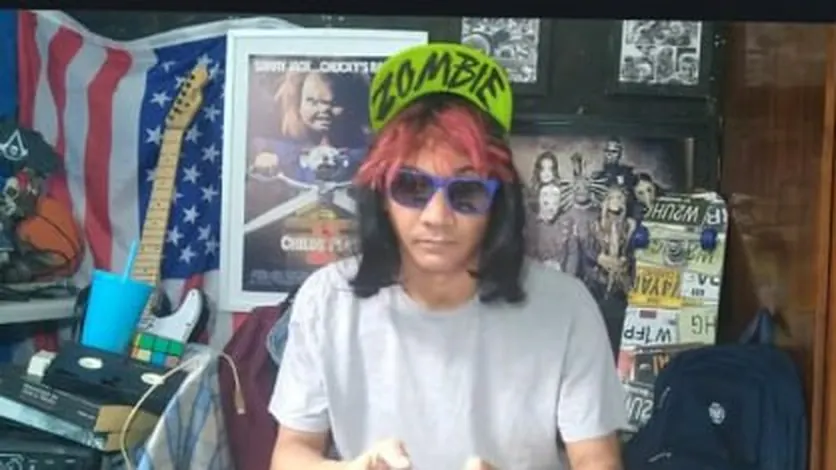 Gamer livestreaming on Frenz